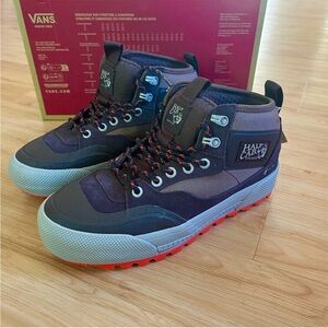 Vans MTE Half Cab Gore-Tex Shoes
Women 7.5 US